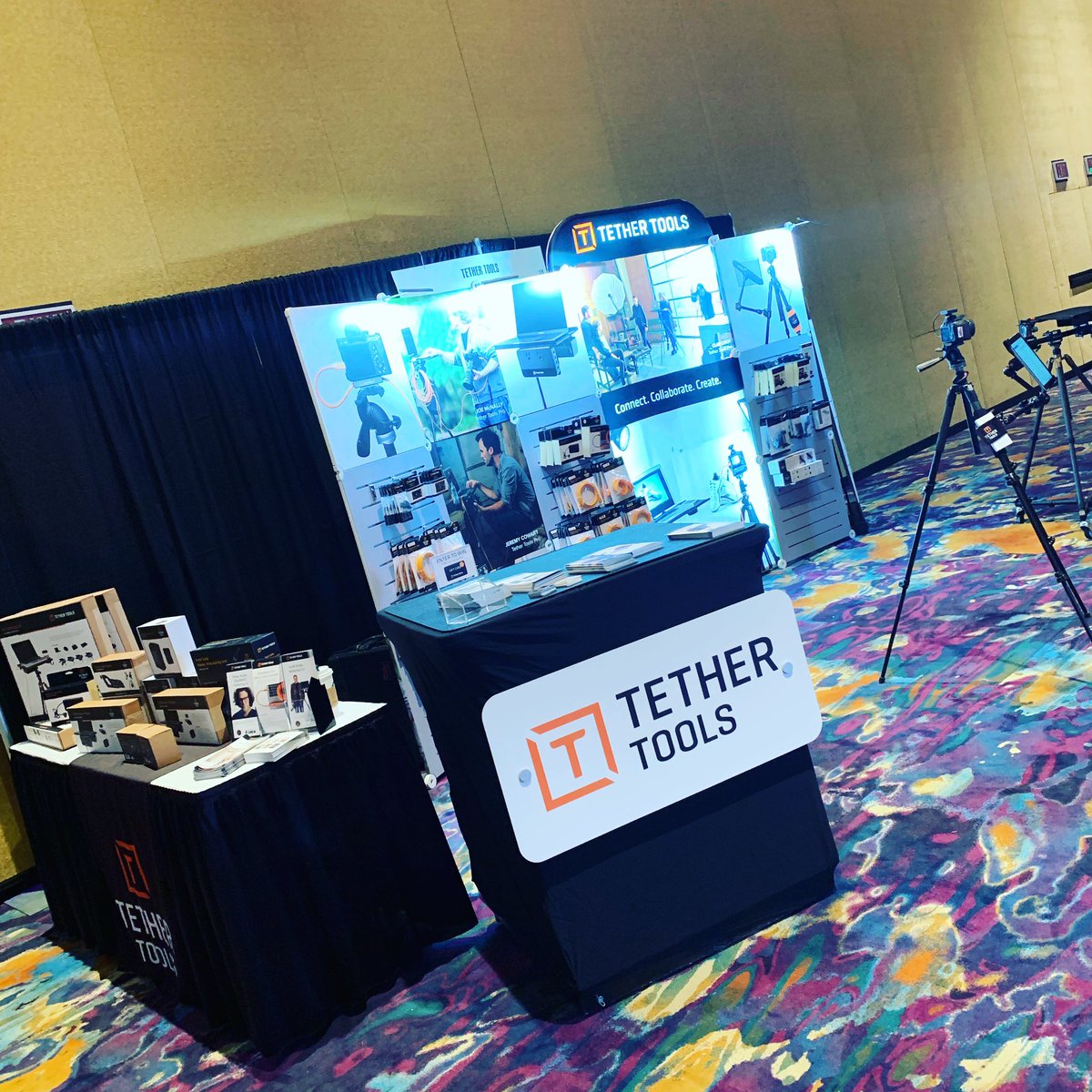TetherTools's tweet photo. Tether Tools is at @PhotoshopWorld_ in Las Vegas! Stop by and say hello, check out our product, or give us some high fives! #photoshopworld #tethertools #betterwhenyoutether #photography #tetheredphotography https://t.co/sUmsPbaSTd