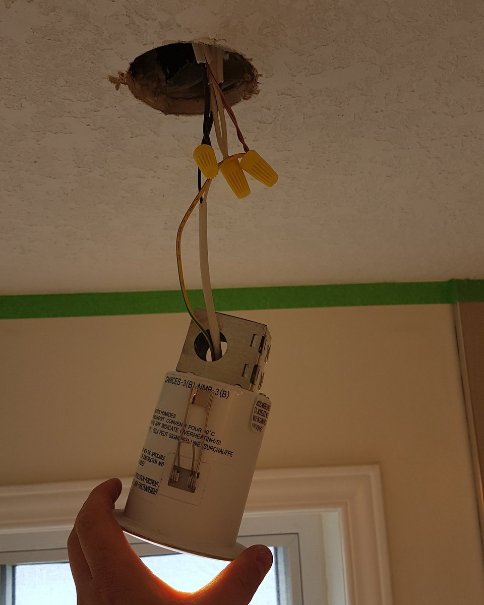 BrentDarlington's tweet image. That's not how you wire in a pot light. There's always surprises when doing renos. #diyfail #electricalfail