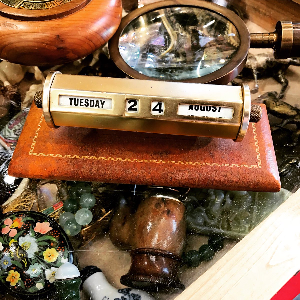 LondonblossSam's tweet photo. Some incredible hidden treasures in Covent Garden! #vintage #market #coventgarden #secret #hiddencollectables https://t.co/YftKO0LZ8g