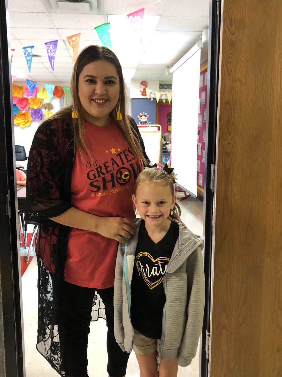 BilingualMiss's tweet photo. ¡Fue un excelente primer día de clases en primero! @CISDMartin https://t.co/srwnjJeMvQ