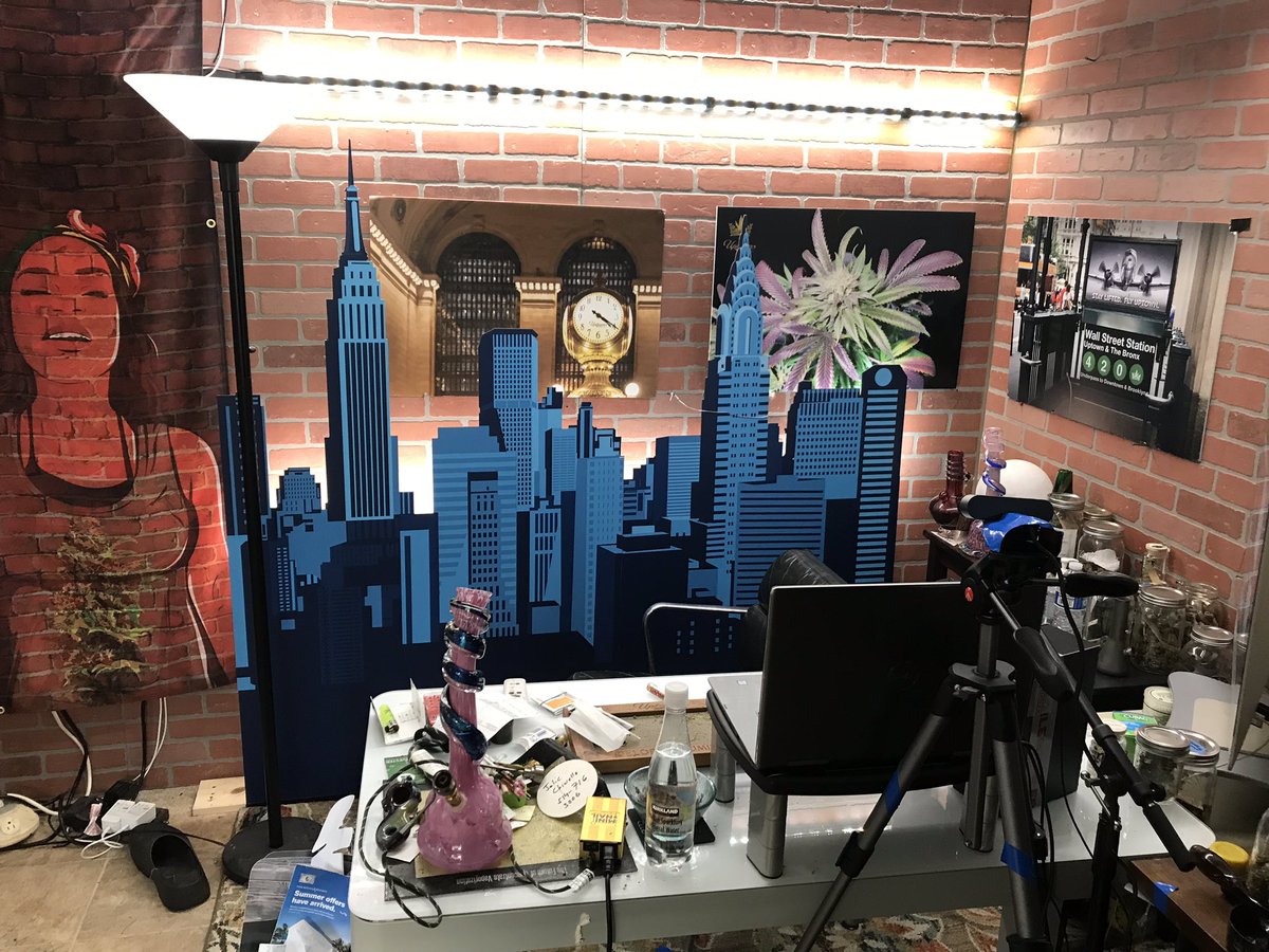 UptownGrowLab's tweet image. #shareyourstudio @Patreon What my work space looks like. #ugl420 #kitchenkrew #cannabisannual2020