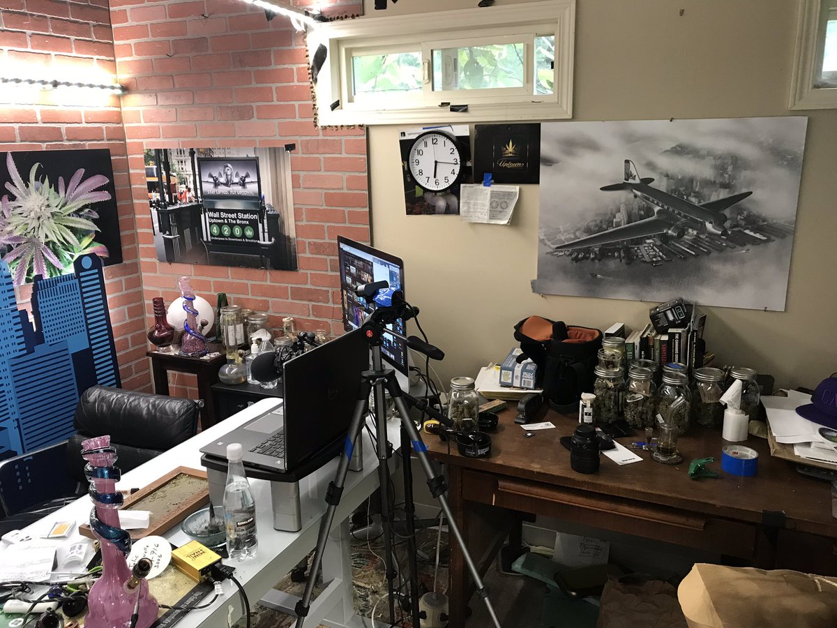 UptownGrowLab's tweet image. #shareyourstudio @Patreon What my work space looks like. #ugl420 #kitchenkrew #cannabisannual2020