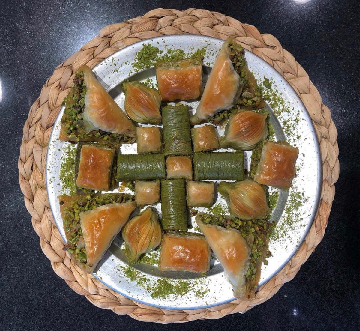 ÇEKİLİŞ 🥳

28 Ağustos Çarşamba gününe kadar Bu tweeti RT yapıp hesabımızı takip eden tam 3 kişiye ,Türkiye’nin dört bir yanına göndereceğimiz gerçek Gaziantep baklavası hediye edeceğiz🤗
Şansınız bol,baklavanız çok olsun 😋

#cekilis #antepbaklavası  #baklavacımuratusta