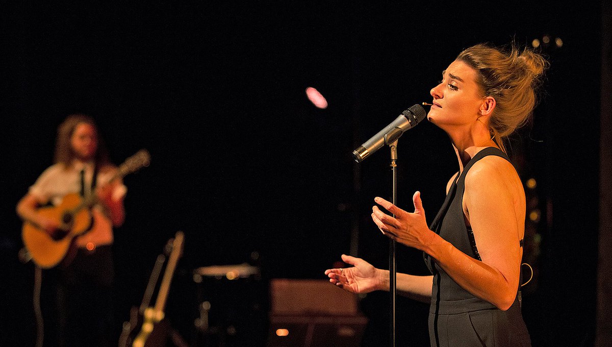 ‘Onze’<a href="/KirstenvanTeijn/">Kirsten van Teijn</a> (als winnaar van het Griffioen Cabaret Festival😌) speelt #nobel: een schaamteloos eerlijk en muzikaal verhaal over hoe we leven in patronen. “Een fantastische performer met een heerlijke energie!” volgens de <a href="/NRC/">NRC</a>. Meer info: bit.ly/338CXsP