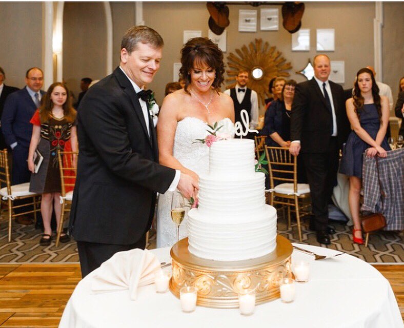 How sweet it is to be loved by you!! 

📷 by: @riverland_studios 

#trustpinnacle #charlestonweddingplanner #themillshouse #explorecharleston #weddingcake #cutthecake #newleyweds #charlestonwedding #downtowncharleston #partyplanner #weddingsinthesouth #southerncharm #southernwed