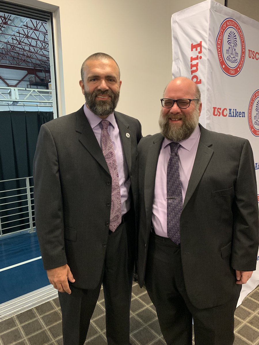 Our <a href="/USCAiken/">USC Aiken</a> interim dean of the College of Sciences and Engineering, Dr. Chad Leverette, and Mr. Rodney Lippard, the Director of the Gregg-Graniteville Library are #twinning today and are excited to welcome the Class of 2023 at Freshmen Convocation‼️