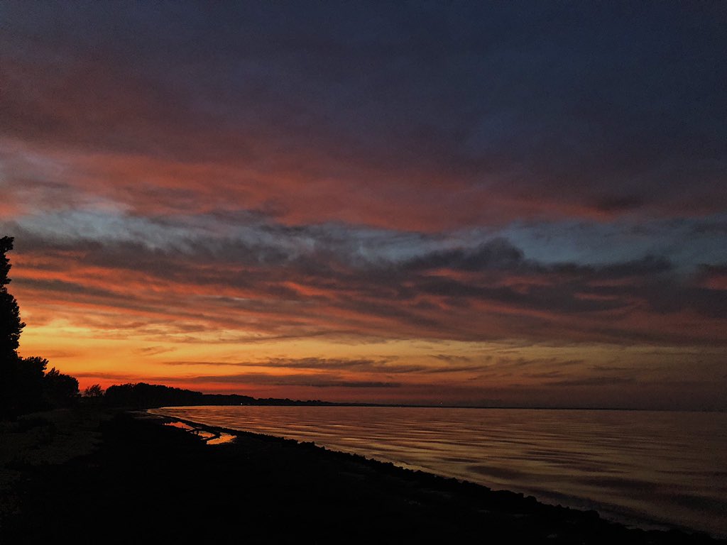 abaegail7's tweet photo. Taken within the same hour. #PureMichigan https://t.co/mtaikYCqMo
