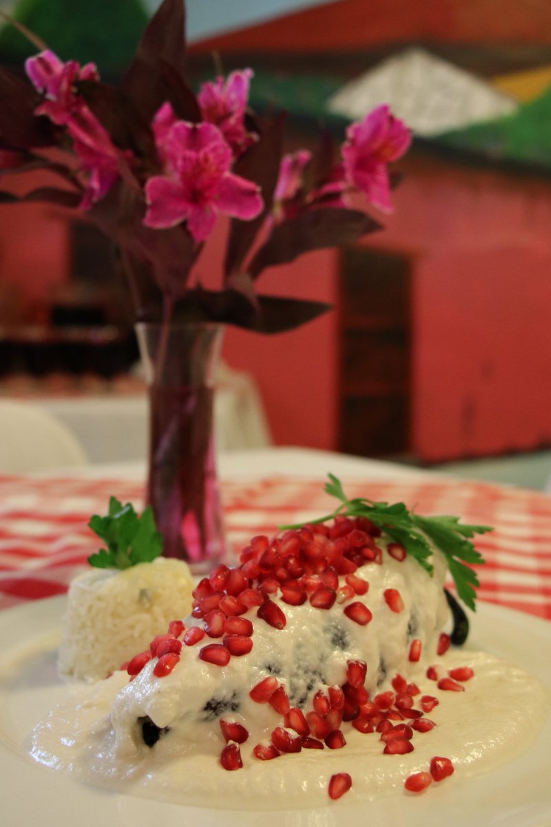 festnogada's tweet photo. ¡Gracias a las personas que nos acompañaron a disfrutar del #FestivalDeChilesEnNogada en los restaurantes La Casa del Arco y en Restaurant Paradise!🍽️❤️
Acompáñanos en los próximos días ¡No te quedes sin disfrutar de esta experiencia!🤩 https://t.co/XiW4k95f7r