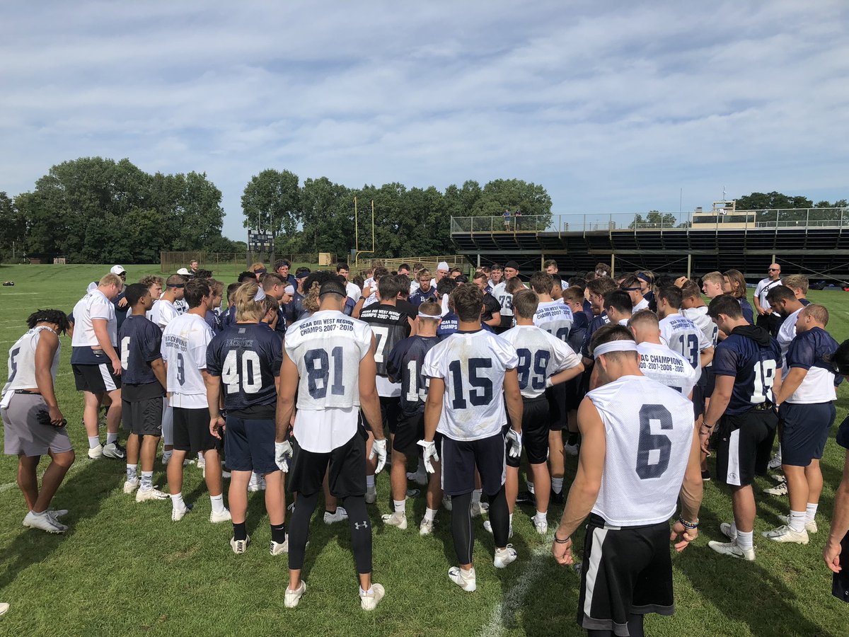 BethelRoyals's tweet photo. Sunshine &amp; football☀️🏈 #BethelBuilt https://t.co/BBXCqRt2EM