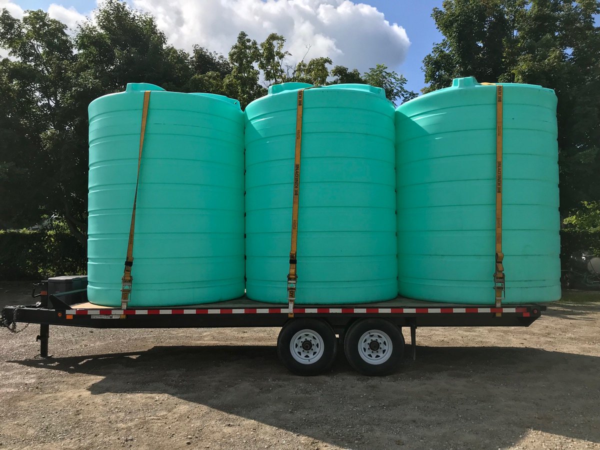 AgrosprayL's tweet photo. Is a beautiful day to be moving 3 more 3000G @Enduraplas tanks with @BanjoCorp fittings. If you want to be the talk of the neighbourhood call @AgrosprayL for more information. #ontag #liquidfert #storagetanks https://t.co/h1dVC1k7Am