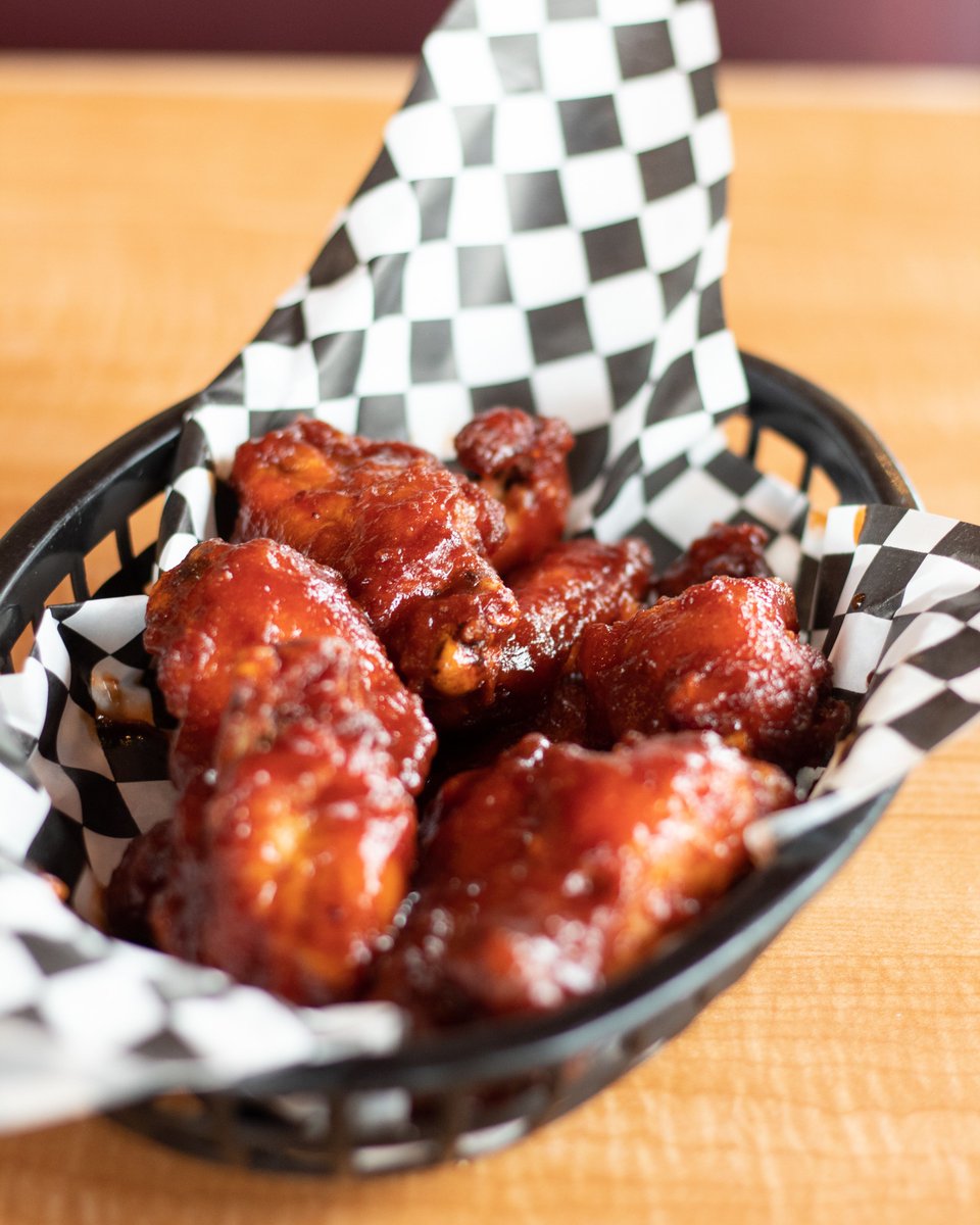 Mazzios's tweet photo. Itβs Wednesday so you know weβre winging it π #WingRunWednesday https://t.co/YxzSthDt6W
