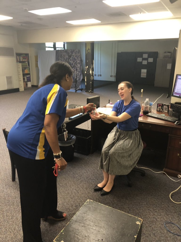 MRSRUSSSMITHELA's tweet photo. It was a pleasure to kick off the school year with @HandMiddleSC. 📓🍎✏️ From community members on campus welcoming back Ss, Ts, staff, & visitors with signs & greetings to visiting classrooms with @DocPTG, it was a great visit from start to finish! 💙💛#R1StartStrong @mizz_mcn https://t.co/uas06JVOPc
