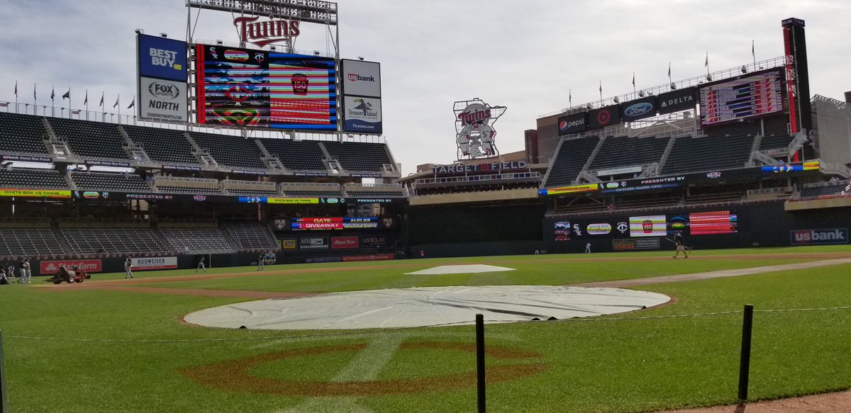 Perfect weather again today for baseball! Hazy sun, falling humidity, and near 75 for the first pitch of the @Twins and @whitesox at 12:10. Wind NW near 10 mph  #MNTwins #minneapolis #minnesota https://t.co/FkyhzNxt7f