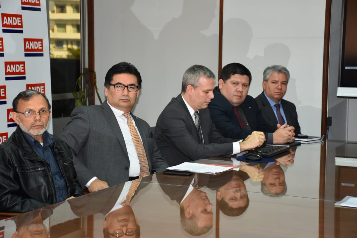 NicanorDF's tweet photo. Participamos en la primera reunión de la Mesa de Coordinación Energética junto a los titulares de la ANDE, Luis Alberto Villordo, del Gabinete Civil de la Presidencia, Julio Ullón, de Itaipú, Ernst Bergen, y el Viceministro de Minas y Energía, Carlos Zaldívar. https://t.co/0RCdre921x
