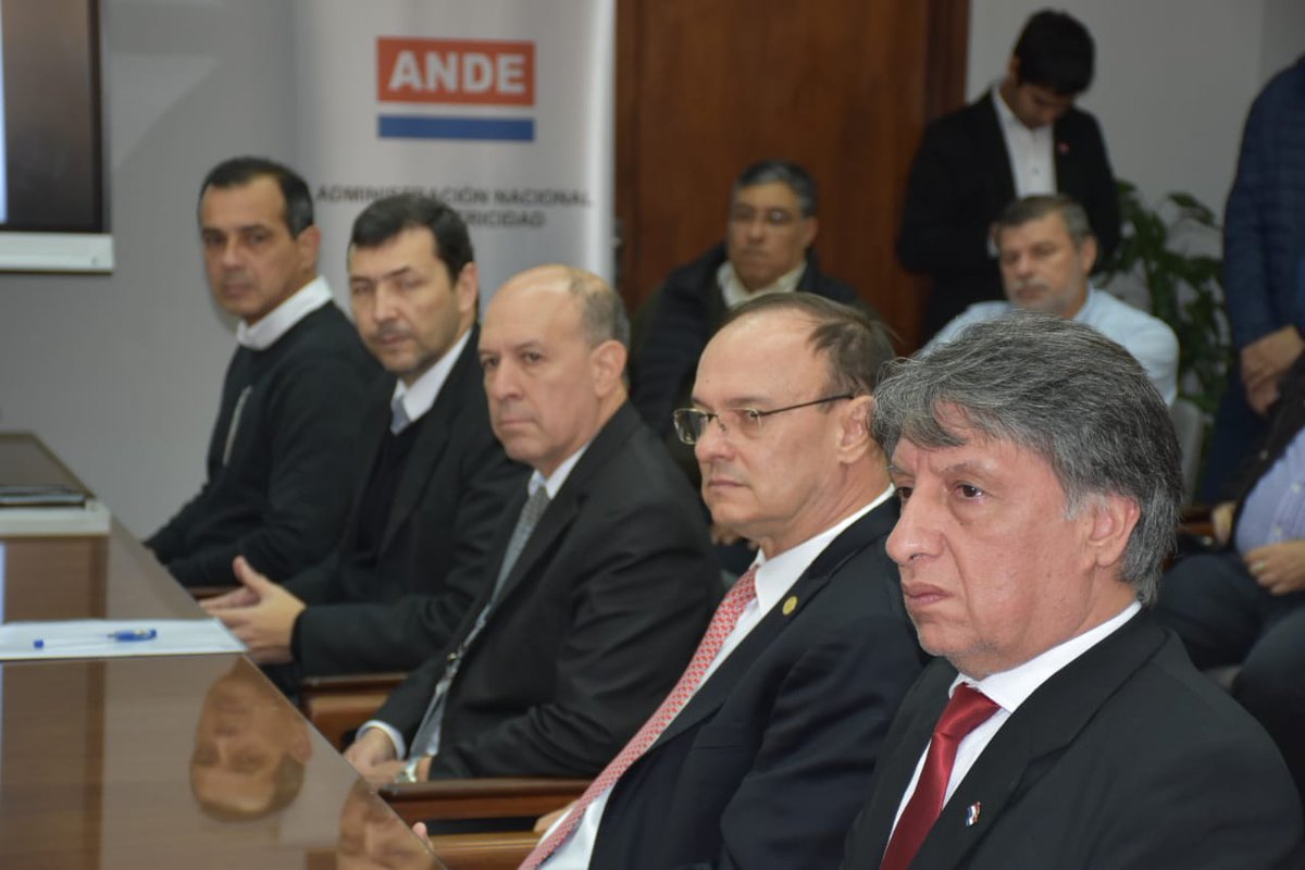 NicanorDF's tweet photo. Participamos en la primera reunión de la Mesa de Coordinación Energética junto a los titulares de la ANDE, Luis Alberto Villordo, del Gabinete Civil de la Presidencia, Julio Ullón, de Itaipú, Ernst Bergen, y el Viceministro de Minas y Energía, Carlos Zaldívar. https://t.co/0RCdre921x