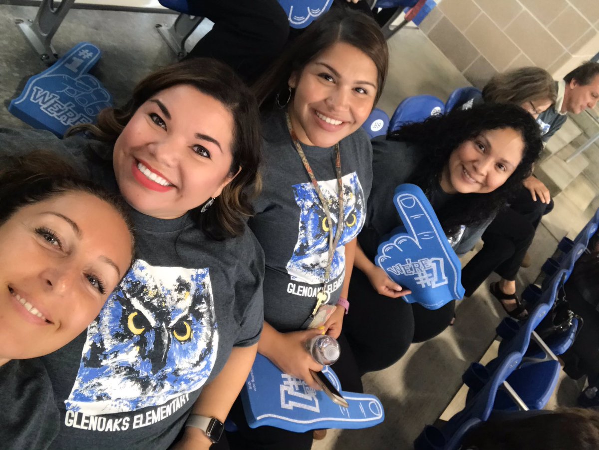 iteachwithheart's tweet photo. #ConvoSelfie @NISDGlenoaks First grade allstars!!! #weareoneGO https://t.co/5ufIOJyUW2