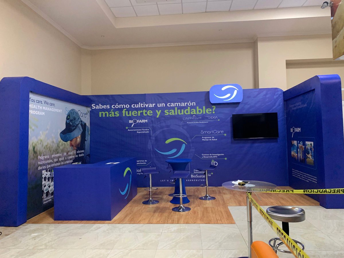 ExpoferiasHN's tweet photo. Esto es un buen trabajo en equipo!!!
Stand #hibrido hecho de estructura de nuestro material modular, con impresiones en lona y vinil, bordes curvos y mueble de recepción en fibrán, caja de luz, todo fabricado por Índigo Posters Honduras 
#custombooth
#empresashermanas 
#stands https://t.co/xQ219PhFJc