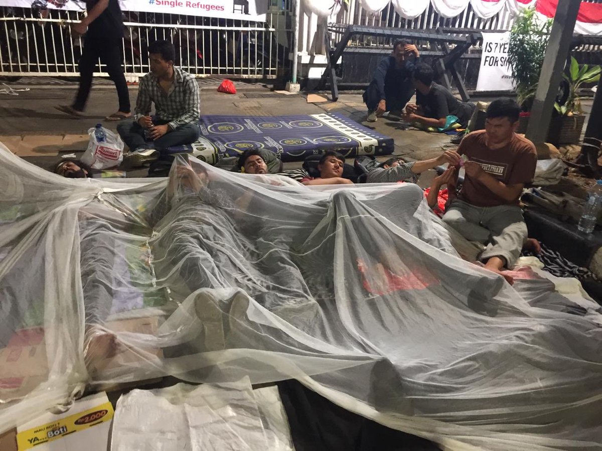 #HelpSingleRefugeesInIndonesia tweet media