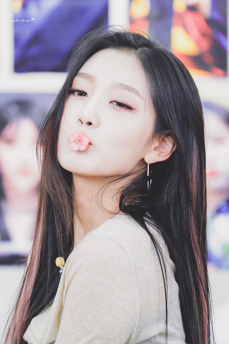 FragileLVLZ's tweet photo. 190821 Idol Cafe

Pink Blossom 

#Lovelyz #Yein #러블리즈 #예인 https://t.co/i0AW5rg2mq