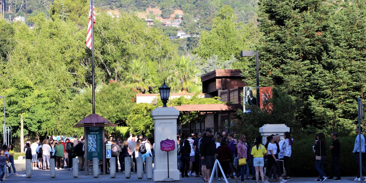 DominicanCANews's tweet photo. The check-in line for #MoveInDay today at Dominican bending from Conlan Center onto Grand Avenue in #SanRafael Welcome, new Penguins!!! #Orientation2019 #VisitMarin #PenguinPride #ThisIsDUC https://t.co/p4NK1G9xYF