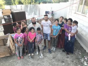 Bâtir un avenir pour une famille en Roumanie (3/4) santegidio.ch/2019/08/batir-…