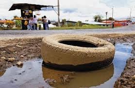 MPPSMiranda's tweet photo. #21Ago #VenezuelaPrósperaYProductiva #Dengue #PoderPopular apoyado con las autoridades locales eliminen criaderos. Es la estrategia más eficaz contra el nacimiento de millones de mosquitos. La fumigación en ciclos solo sirve contra el zancudo adulto volador @marevale https://t.co/kNrpCE5HKZ