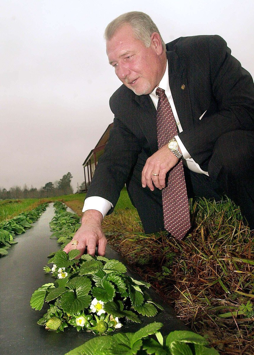 TLPres2032's tweet photo. Thinking of this big guy today and 🙏🏼 his wonderful family! Greg was a great boss and even better friend! Miss you man! #suge #4Evers 🍓 https://t.co/JFfRkAI46W