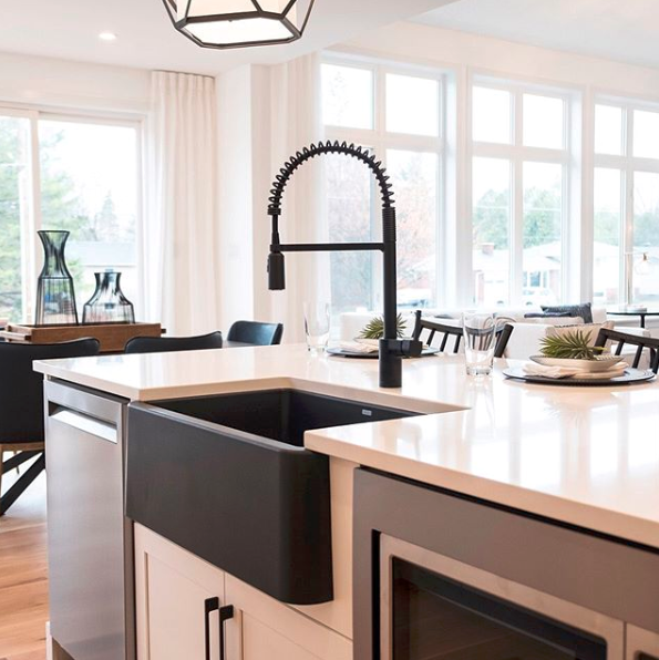 blancoamerica's tweet photo. Our BLANCO IKON in Anthracite beautifully anchors this bright white kitchen space. Thanks for sharing, Cardel Homes (via IG). #interiordesign #farmsink #farmhousesink #kitchen https://t.co/bLvT23Ge2Q