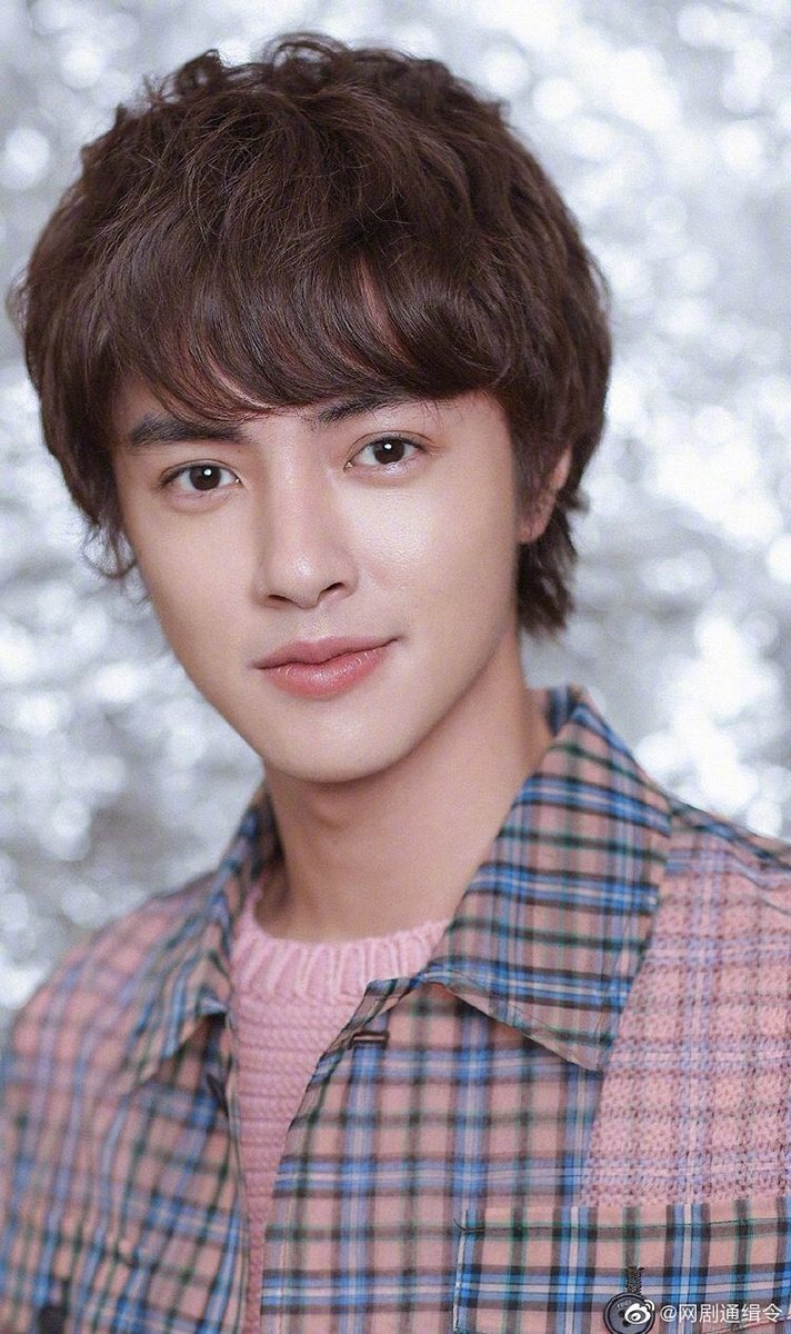 darrenchen_fan's tweet photo. *NO OFFICIAL ANNOUNCEMENT YET*
Posted by several sources in Weibo #DarrenChen (官鸿) and #SabrinaChen (陈瑶) will be starring in a drama series called 《盔甲上的少女》”Girl in Armor” that will start filming this September. It’s about Ice Hockey competition on Winter Olympics. https://t.co/1hQQEqgJxT