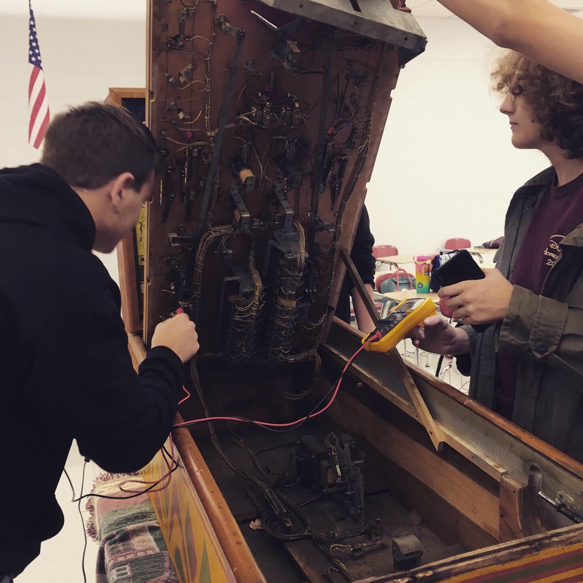 dchsmechatronic's tweet photo. Reviving an electromagnetic pinball machine in Mechatronics: Mechanical Systems class! @dadecountyga #pinballmachine @dcswolverines @dchs_visualarts @JanIHarris #mechatronics https://t.co/7fCZt25pzj