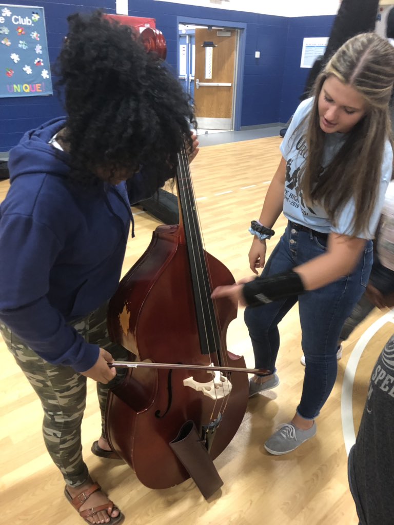 Northmen_Orch's tweet photo. Our second stop was a success! @LWNKCSD 🎻 #ForTheFamily https://t.co/eLBkdBe5u1