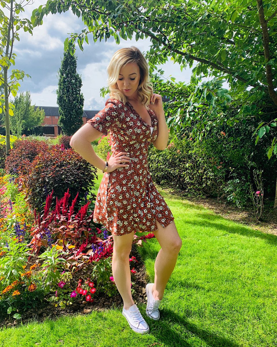 Lporter_2's tweet photo. Flowers make everything better 🌷
How cute is this dress from @Primark 
#fashionblogger #primark #bloggeruk #rt #follow https://t.co/caf827KaPL