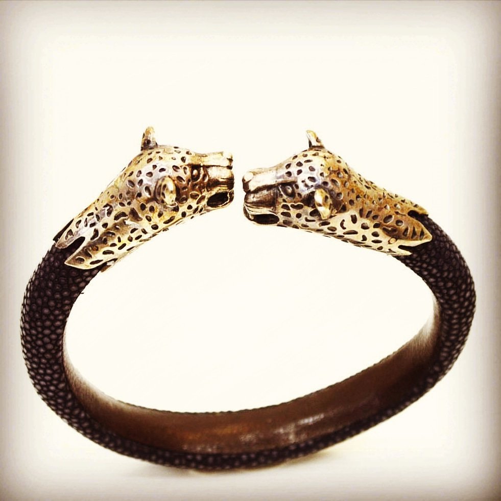 sufidesign's tweet image. vatoz derisinden gümüş erkek bileklik; sahibini bekliyor. #vatoz #stingray #brecelets #sufidesign #sufieyes #etsy #ceo #clubantiphellos #bagdatcaddesi #mücevhertasarım #takitasarim #incikolye #erkek #bileklik #erkekbileklik #deribileklik #vatozderisi #vatoz #kaplan #tiger