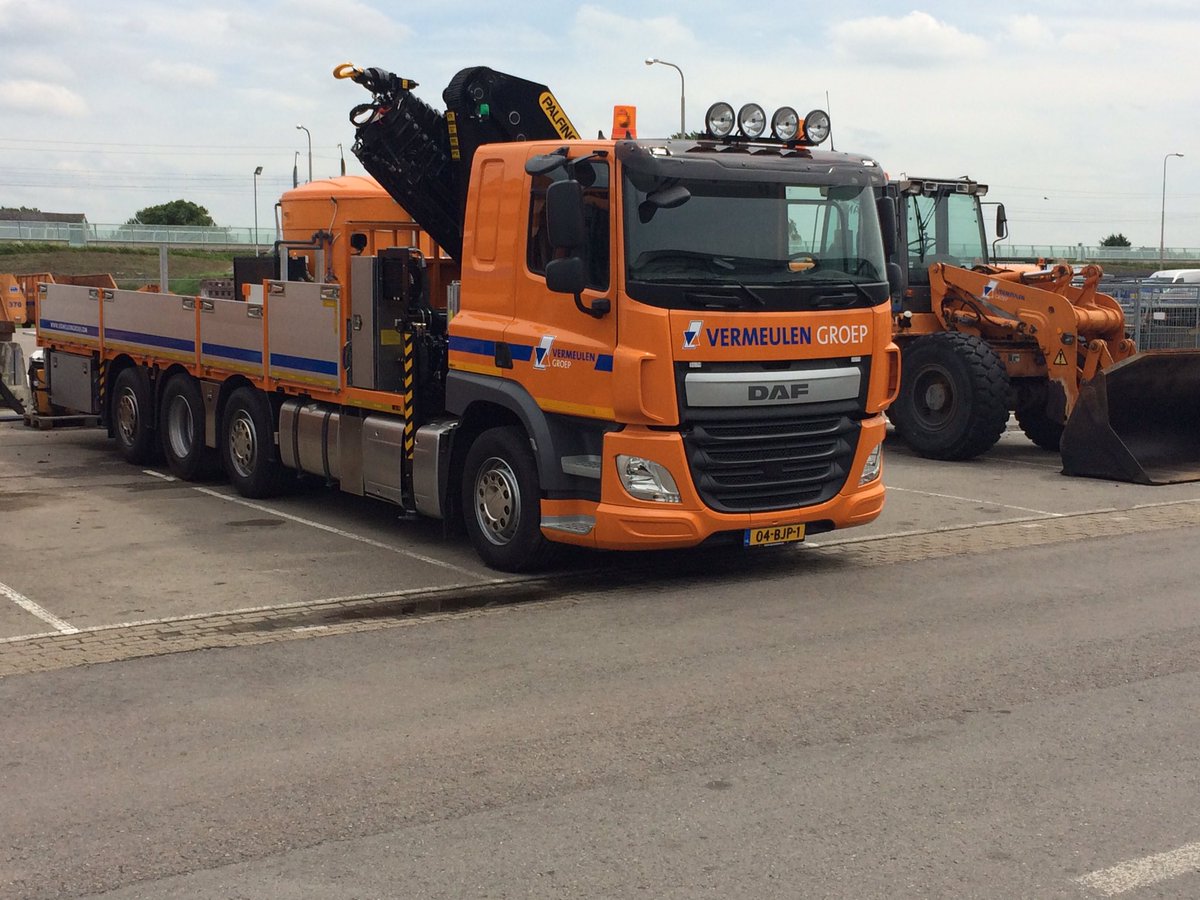 Na een eerder #ongeval op de #A12 li 17,1 hersteld de <a href="/VermeulenGroep/">VermeulenGroep</a> de #geleiderail hierdoor is tijdelijk rijstrook 3 uit het verkeer genomen denk aub aan de geldende #snelheid #70 <a href="/VermeulenIM/">Vermeulen IM</a>