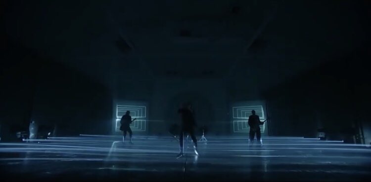 feelingSOSy's tweet photo. @5SOS this video is sick!! #TEETH https://t.co/5J4sy23Usa