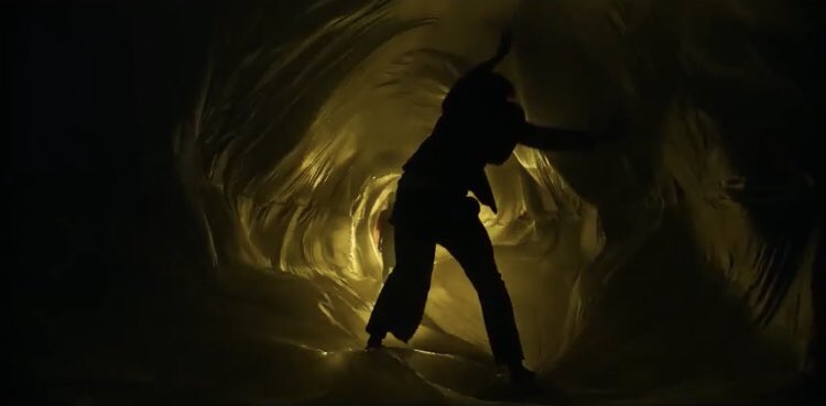 feelingSOSy's tweet photo. @5SOS this video is sick!! #TEETH https://t.co/5J4sy23Usa