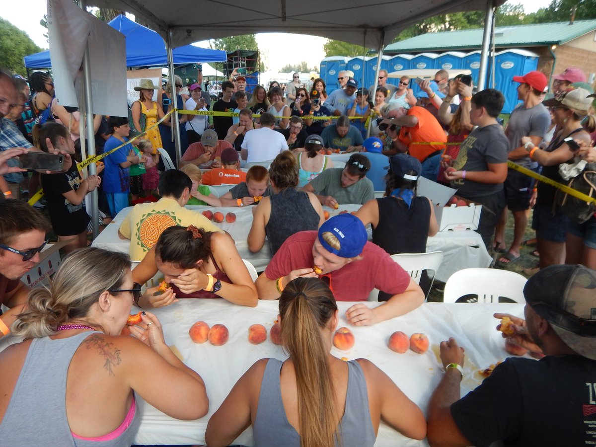 ER_Mktg's tweet photo. Our team spent last weekend knee-deep in #fruit! We were event marketing at both the the Palisade and Lafayette Peach Festivals in Colorado – check out these fun photos we captured from the peach eating contest!
#Peaches #FoodEatingContest #Food #EventMarketing #FoodEvent #Staff https://t.co/P6MClqyyq2