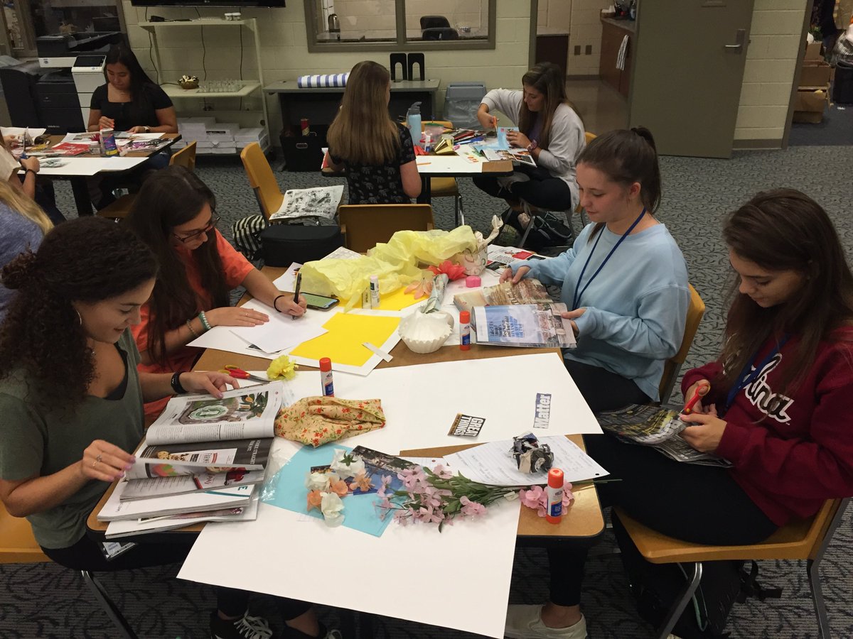 janetpbj's tweet image. Students in Action at LHS creating a Vision Board in the Maker Space - Interesting to see goals for the next 5 years! #HailToThee2020 @LHSWildcatsLex1 #Lexgocats @CommonsLex1 @mrscromer1 @BonnetteJessica #Lex1Day2