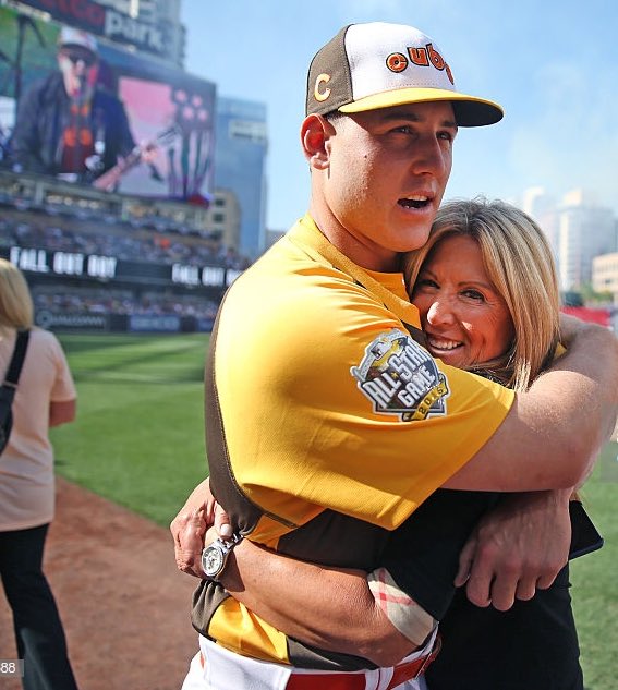 Happy Birthday to Laurie Rizzo, the beautiful mother of Anthony Rizzo! Enjoy your day Laurie!  