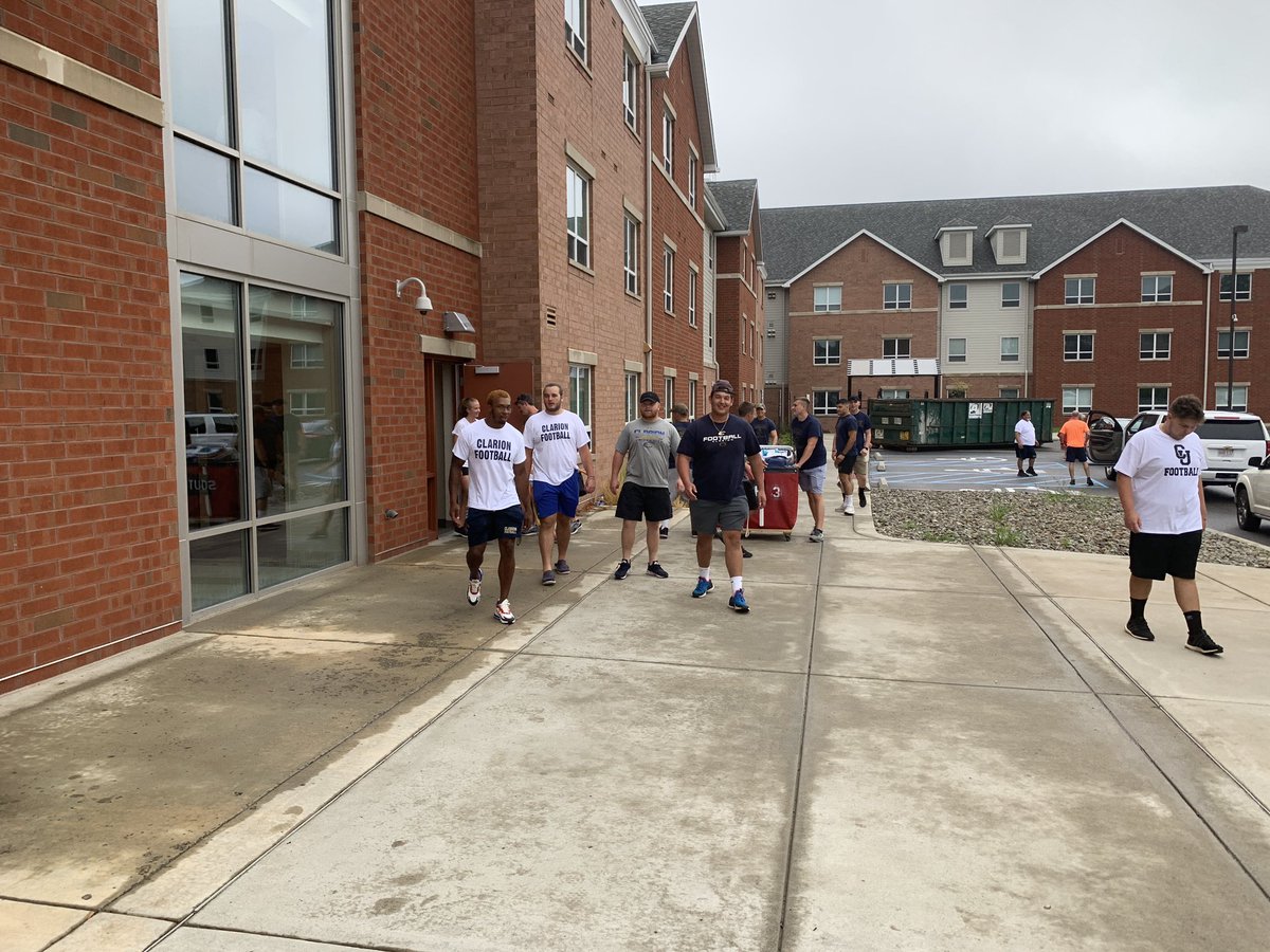 CoachJCromer's tweet photo. Move in day! #lotsoffridges #lotsofstairs #TAKEFL19HT https://t.co/vZreiZ2BNZ
