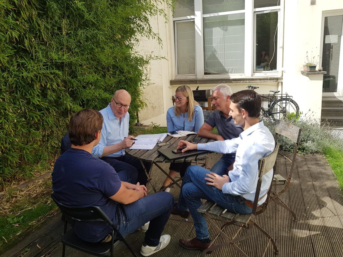 AndrewDuffEU's tweet photo. The federalists plot the new political season. @SpinelliGroup @federalists @JEF_Europe https://t.co/0rtiY3Ltoo
