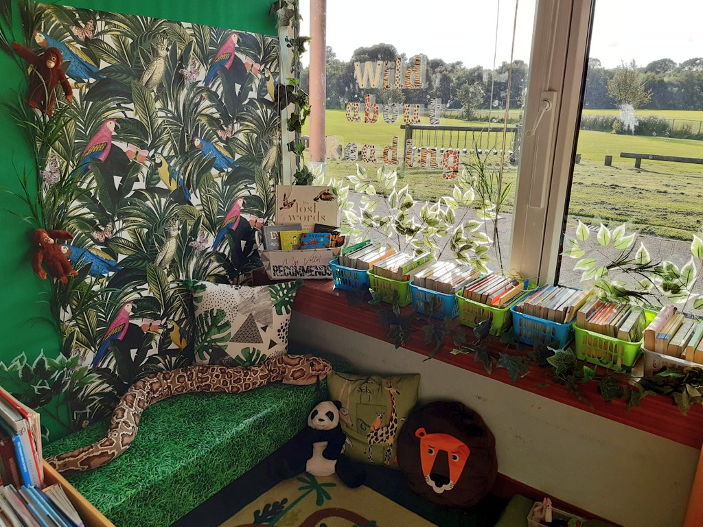 MissVallot's tweet photo. Absolutely loved day 1 with my p6 class. They loved their new classroom too. Especially the upgraded reading area! #wildaboutreading #readingcorner2.0 https://t.co/2qtyPO6U5p