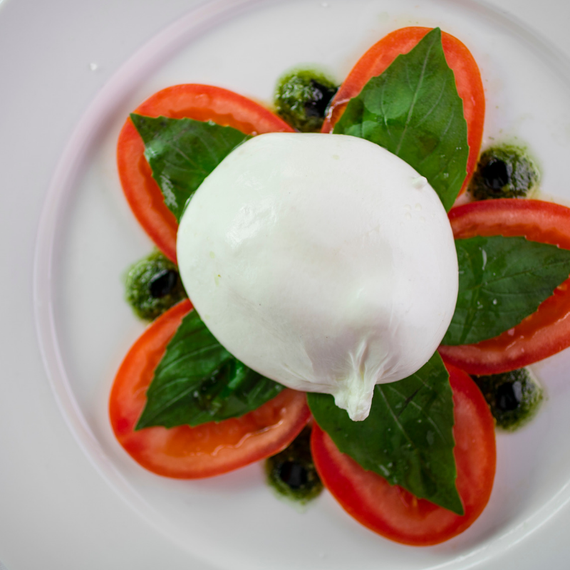 BelluccisD4's tweet photo. A Caprese salad for your mid-week dinner 🤤
Healthy and tasty! https://t.co/JxftqgwJvs