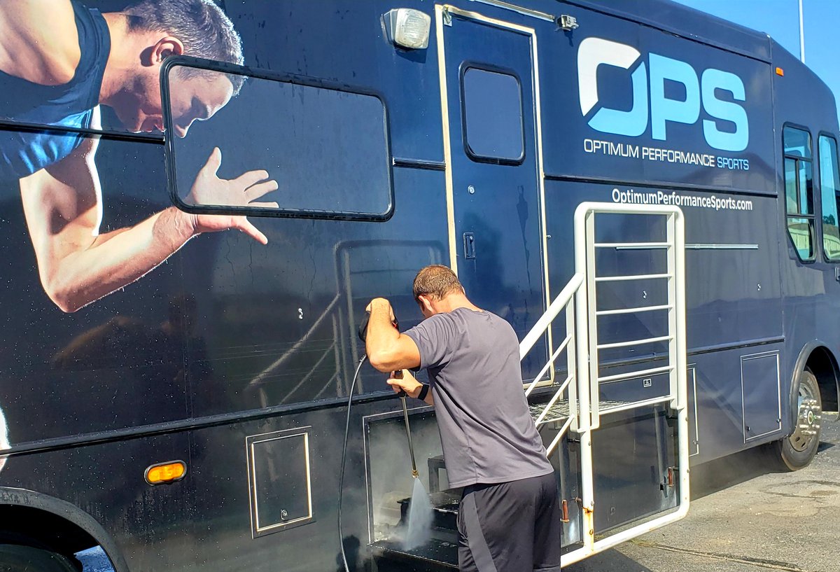 OPSnewstandard's tweet photo. π season = Time to give the #OPSMobile a good π§½π¦
#OPS #RethinkYourLimits #RepTheO #RVLife #ItsABeast https://t.co/NlNi8zwkOn