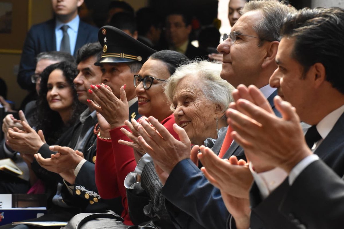rosaicela_'s tweet photo. En el aniversario luctuoso de Leona Vicario recordamos junto con @Claudiashein @BeatrizGMuller @M_OlgaSCordero @Eponiatowska @emoctezumab @zoerobledo y @SuarezdelReal1 a una mujer que luchó por los ideales independentistas 🇲🇽 https://t.co/mVsnh8kxsc