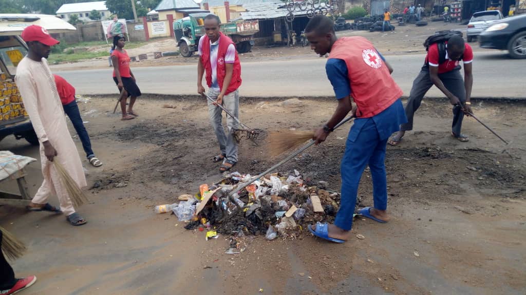NRCS_Adamawa's tweet photo. #NRCS volunteers conducting a General sanitation at #Guyuk LGA to maintain hygiene in the society &amp; also to encourage the community members keep their environments always clean. https://t.co/9897x0Aupk