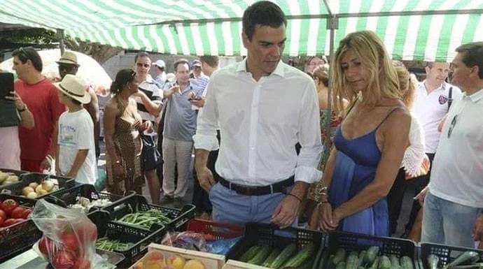 ACraich's tweet photo. – ¿En qué piensas, cariño?
– Pedro, no preguntes cosas que no quieras saber. https://t.co/YWL8QxmJun