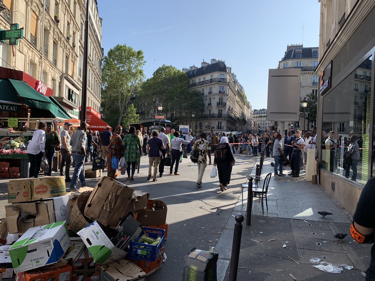 Ludomille's tweet photo. #marcadet @MarcadetParis18 @viedejean opération de police et controle des trafics. 🤟🏿@prefpolice https://t.co/9dskjLfRVC