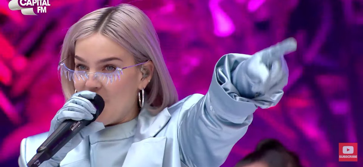 smaylayn's tweet photo. @AnneMarie What's the name of these glasses?
#Annemarie #Sunglasses #glasses #help #capitalfm #capitaltalk #Repost https://t.co/W1daxWrQdI