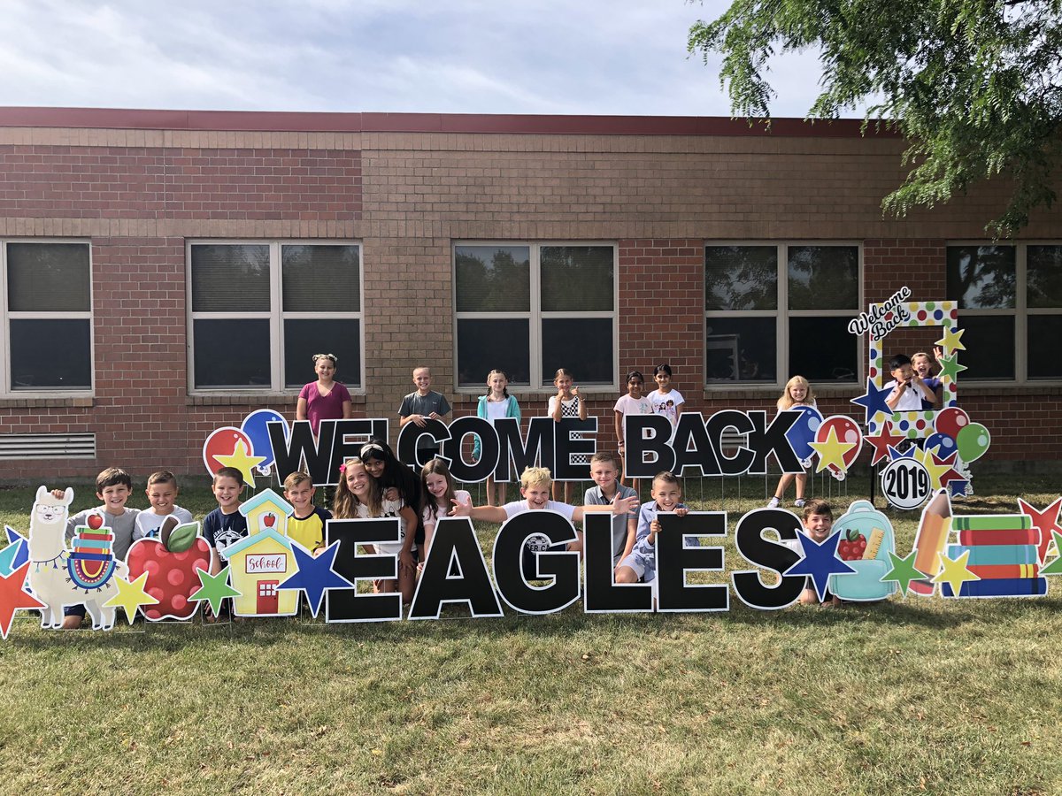 Welcome back Eagles!! Thanks <a href="/PTOErickson/">Erickson PTO</a>  for the great photo opportunity!! Having a great day already! <a href="/D13Eagles/">Erickson Elementary</a>